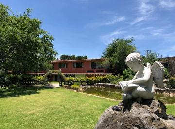 1 · Propiedad en Venta | Espectacular Jardín con Cascada y Gran Potencial