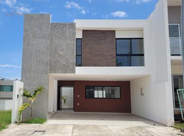 Casa · 211m² · 3 Recámaras · 2 Estacionamientos · Casa 3 Recámaras con Baño Propio | Fracc. Lomas del Dorado