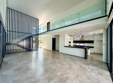 1 · Casa en Venta en Esquina Privada Nortemerida