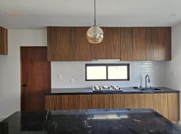 Casa · 206m² · 4 Recámaras · 2 Estacionamientos · Casa en Esquina con 4 Recámaras | Lomas de La Rioja