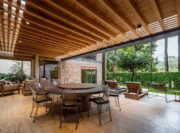 Casa de 5 habitaciones, Valle de Bravo · Casa en Venta en Avandaro, Valle de Bravo