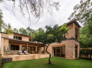 Casa de 5 habitaciones, Valle de Bravo · Casa en Venta en Avandaro, Valle de Bravo
