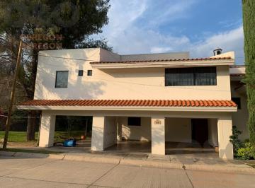 Casa · 382m² · 5 Recámaras · 3 Estacionamientos · Casa en Venta en Gran Jardín, León Gto