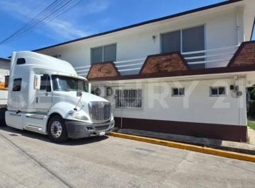 Casa · 182m² · 4 Recámaras · 6 Estacionamientos · "Venta Casa con 2 Unidades Independientes en La Tinaja, Cotaxtla, Veracruz."