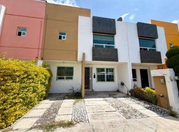 Casa · 145m² · 3 Recámaras · 2 Estacionamientos - Carlos Felipe Hernández Lozada · Casa en Venta en Pachuca en Privada Villa Guadalupe, 3 Recámaras, Frente Al Área Verde