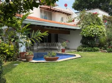 Casa de 4 habitaciones, Cuernavaca · Casa en Venta en Exclusivo Club de Golf Los Tabachines