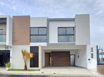 Casa · 260m² · 4 Recámaras · 2 Estacionamientos · Casa en Venta en Lomas Diamante