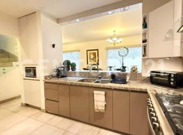 Casa · 209m² · 3 Recámaras · 2 Estacionamientos · Venta de Casa | Valle del Seminario | San Pedro Garza Garcia, Nl