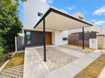 fbd0e860b8c02d941be54e0666742f16cb70f436acd643d9123a08335e329db9 · Casa en Venta · 4 Recámaras · Vía Cumbres · Alberca Privada · Huayacán