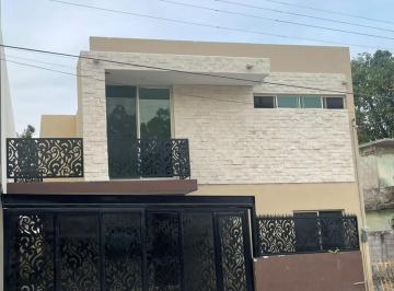 Casa · 217m² · 3 Recámaras · 2 Estacionamientos · Casa en Arbol Grande