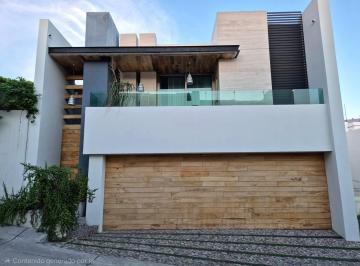 Casa · 380m² · 2 Estacionamientos · Casa en Venta en Residencial Altezza