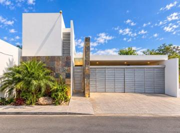 Casa de 4 habitaciones, Mérida · Casa de 500 m² con 4 Recámaras en Venta en Montebello
