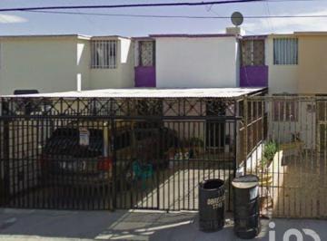 Casa · 108m² · 3 Recámaras · 2 Estacionamientos · Casa en Venta Inf. Fidel Velazquez a Unas Cuadras de Calle Arizona Cd. Juarez Chih