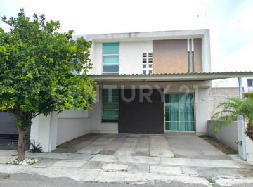 Casa · 158m² · 3 Recámaras · 2 Estacionamientos · Casa en Venta en Real Santa Fe Vda