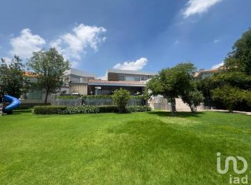 Casa · 900m² · 4 Recámaras · 7 Estacionamientos · Exclusiva Casa en El Campanario