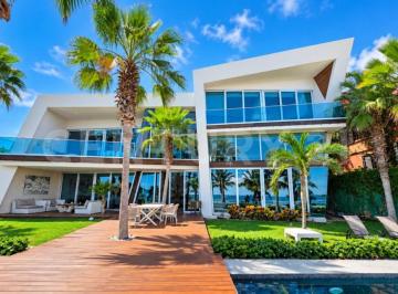 Casa · 1200m² · 5 Recámaras · 4 Estacionamientos · Villa de Lujo en Venta Frente Al Mar en Cancún | 1,200 m², 5 Recámaras