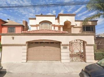Casa de 5 habitaciones, Tijuana · Gran Casa en Venta Junto Al Aeropuerto Internacional de Tijuana y La Frontera con Estados Unidos!