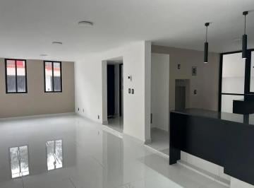 1 · Casa en Venta Totalmente Remodelada en La 1ra Sección de Lomas