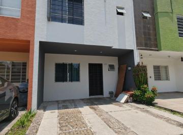 Casa en condominio de 2 habitaciones, San Pedro Tlaquepaque · Casa de 80 m² con 2 Recámaras en Renta en Parques del Bosque