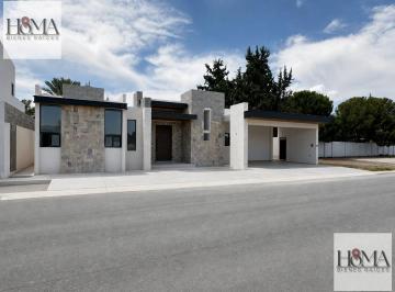 Casa · 379m² · 3 Recámaras · 4 Estacionamientos · Casa en Saltillo