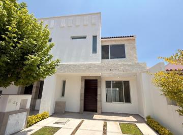Casa · 125m² · 3 Recámaras · 2 Estacionamientos · Casa en Ciudad Maderas Residencial Querétaro