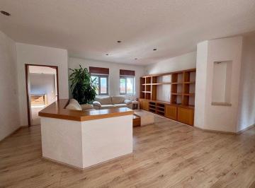 Casa de 4 habitaciones, Querétaro · Renta Casa con Alberca, Amplio Jardín y Excelente Ubicacion