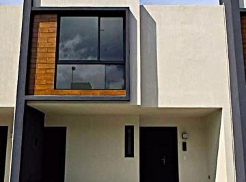 Casa · 109m² · 3 Recámaras · 2 Estacionamientos · Casa en Renta Toluca, Aurea Residencial, Doble Control de Acceso, Recamara Principal con Vestidor y