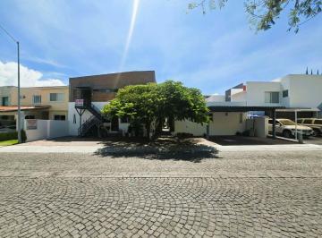 Casa de 8 habitaciones, Querétaro · Amplia Casa con Dos Dptos Indepedientes en Venta, en Fracc. Cumbres del Lago Juriquilla, Queretaro
