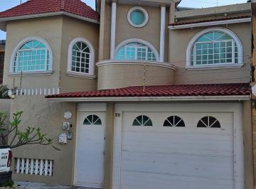 Casa · 300m² · 3 Recámaras · 2 Estacionamientos · Casa Venta Renta Amueblada, 3 Rec, Celdas Solares, Alberca, Jardines de Virginia, Boca del Rio, Ver
