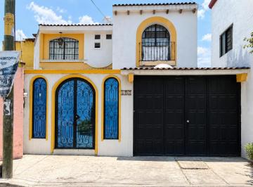 Casa uso de suelo de 4 habitaciones, Zamora · Casa Amplia en Venta Col. El Valle, Zamora, Michoacán · 213 m² · 4 Recámaras
