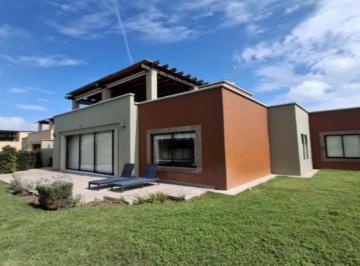 Casa · 249m² · 4 Recámaras · 2 Estacionamientos · Casa de Una Planta, en San Miguel de Allende