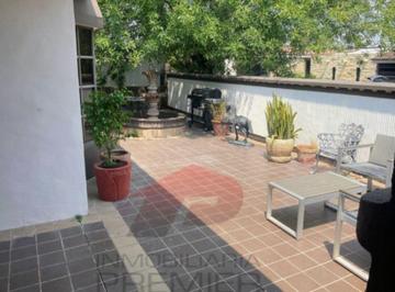 Casa de 4 habitaciones, San Pedro Garza García · Residencia en Venta, Esquina Frente a Parque Fuentes del Valle, San Pedro Garza García By - C0200