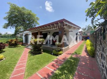 Casa · 483m² · 3 Recámaras · 4 Estacionamientos · Casa en Venta en Morelos, Fracc. Amates de Oaxtepec