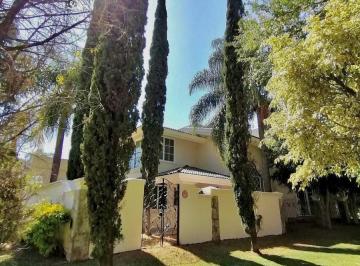 Casa de 5 habitaciones, Zapopan · Colinda Jardín Primera Sección