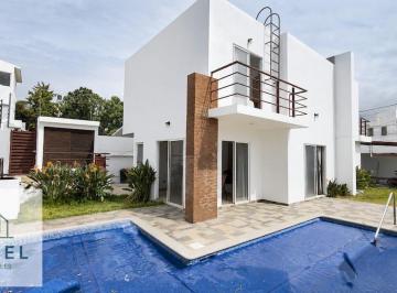Casa en condominio · 251m² · 4 Recámaras · 3 Estacionamientos · Casa Venta $4,300,000 en Condominio, Lomas Tzompantle, Cuernavaca Mor. 4 Rec - Alberca Privada