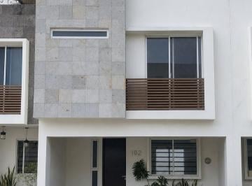 Casa · 152m² · 4 Recámaras · 2 Estacionamientos · Casa en Zapopan