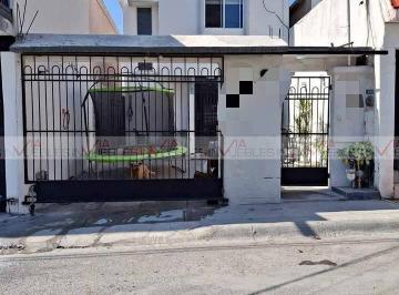 Casa · 1m² · 2 Recámaras · 1 Estacionamiento · Casa en Venta en Jardines de Santa Catarina