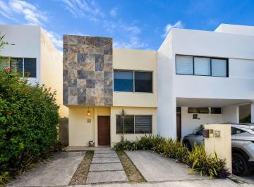 00db95c4127237e09a016e987a60437713fb2d1c36944a743e487145f4204552 · Casa en Venta en Residencial Arbolada · 2 Recámaras · Huayacan · Seguridad