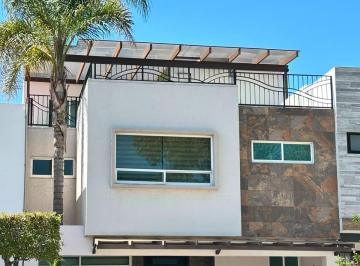 Casa en condominio de 4 habitaciones, San Andrés Cholula · Hermosa Casa en Venta con Acabados de Mármol y Roof Garden
