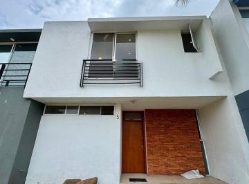 0be7504cc115177c265cc578c8400e77112d2dd59e28f74513fc0a1c0818c0e2 · Casa en Renta en Villa Serena | Seguridad, Alberca en Bugambilias