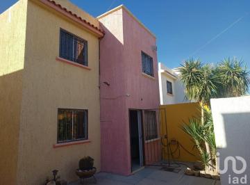 Casa · 98m² · 3 Recámaras · 3 Estacionamientos · Casa en Venta Miramar, en La Paz, Bcs
