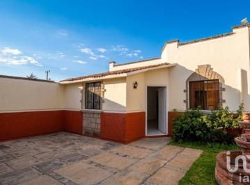 Casa · 88m² · 2 Recámaras · 3 Estacionamientos · Casa de Una Planta en Venta en Privada, Colonia Ampliacion Santa Julia Pachuca, Hgo.