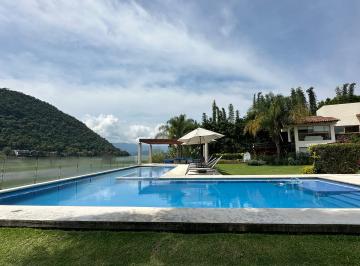 Casa en condominio · 360m² · 3 Recámaras · 2 Estacionamientos - Domus Real Estate · Una Oportunidad Para Vivir y Disfrutar Valle de Bravo con Estilo y Tranquilidad.