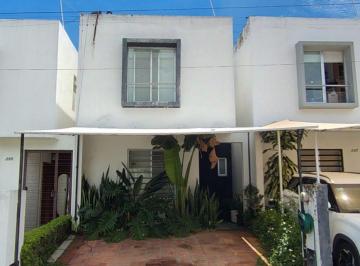 Casa de 2 habitaciones, Zapopan · Casa en Renta en Peninsula Residencial