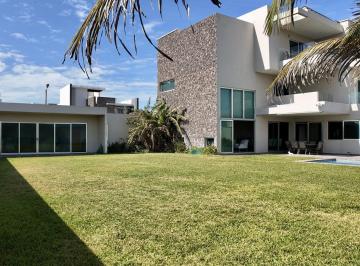 Casa · 525m² · 5 Recámaras · 3 Estacionamientos · Casa en Playas del Conchal