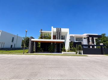 Casa de 3 habitaciones, Emiliano Zapata · Casa Nueva en Paraíso Country Club. Vista Directa Al Fairway.