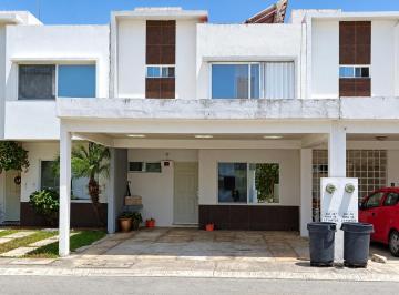 Casa · 112m² · 3 Recámaras · 2 Estacionamientos · Casa con Paneles Solares de 3 Rec. en Venta en Los Olivos III, Playa del Carmen