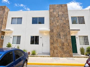 Fachada de la casa · Casa con Recámara en Planta Baja en Venta en Paseo de Los Olivos