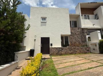 Casa de 3 habitaciones, Morelia · | Casa en Renta o Venta en Altozano |