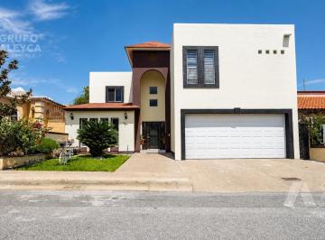 Casa · 410m² · 3 Recámaras · 2 Estacionamientos · Casa en Fraccionamiento Haciendas del Valle